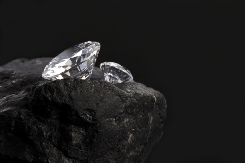Gas flow delivery and pressure control enable the synthesis of lab grown diamonds